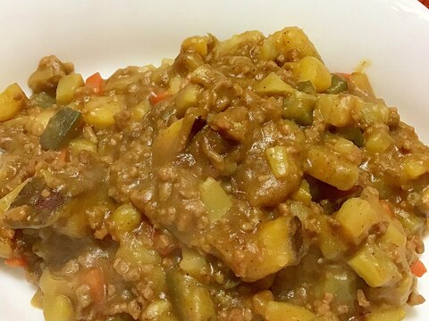 ナスとジャガイモのキーマカレー。